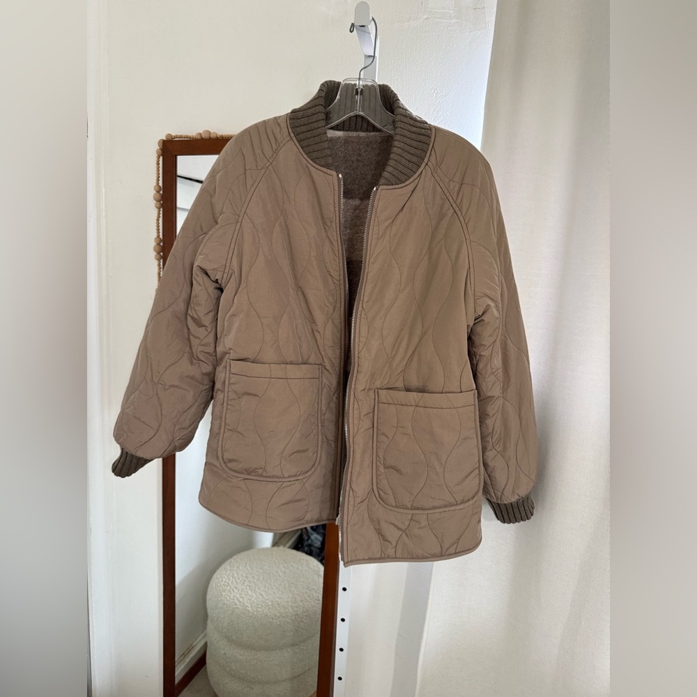 Varley reno reversible quilt jacket fungi - Picture 11 of 16